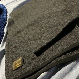 Vouis Vutton wool scarf